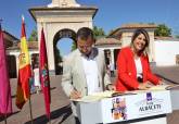 Los alcaldes Noelia Arroyo y Manuel Serrano firman un protocolo de colaboraci�n en la Feria de Albacete.