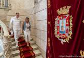 La alcaldesa Noelia Arroyo recibe al almirante Victoria Gilabert.