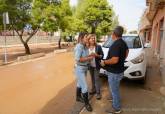 La alcaldesa visita las zonas afectadas donde se están llevando a cabo tareas de limpieza