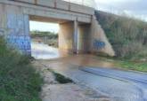 Cortado el tráfico el Camino del Sifón por acumulación de agua tras una fuga de agua
