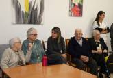 Visita de la alcaldesa al Asilo de Ancianos con motivo de la Navidad