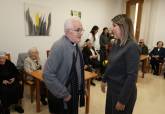 Visita de la alcaldesa al Asilo de Ancianos con motivo de la Navidad