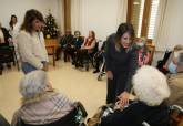 Visita de la alcaldesa al Asilo de Ancianos con motivo de la Navidad