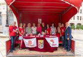 Mesa petitoria con la que el Ayuntamiento colabora con la Cuestaci�n de C�ritas por el Corpus Christi