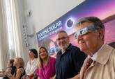 Cartagena reparte m�s de 10.000 gafas para ver el eclipse solar