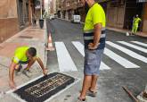 La calle Carlos III mejora su firme e incorpora nuevos elementos para reforzar la seguridad vial