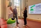 Alejandro Luna recibe el minigl� de Ecovidrio sorteado para promover el reciclaje en Cartagena