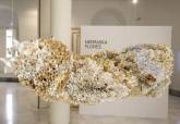 Pieza de Nebraska Flores para la exposici�n Los de Aqu� 