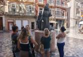 La Unidad de Personas con Discapacidad acerca el patrimonio escult�rico de Cartagena a trav�s de una ruta inclusiva
