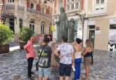 La Unidad de Personas con Discapacidad acerca el patrimonio escult�rico de Cartagena a trav�s de una ruta inclusiva