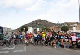 Centenares de personas participan en las rutas De Faro a Faro y en la marcha accesible de Zancadas sobre Ruedas