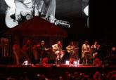 La alcaldesa, Noelia Arroyo, y el presidente de la Federaci�n de Tropas y Legiones acompa�aron a los artistas y respaldaron el desarrollo de esta programaci�n que consolida el modelo festivo y cultural de la ciudad.