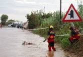 Aviso rojo lluvias en Cartagena. 2 octubre 2026. Intervenci�n de Bomberos junto Cruce de las Ca�as.