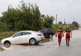 Aviso rojo lluvias en Cartagena. 2 octubre 2026.  Intervenci�n de Bomberos junto Cruce de las Ca�as.