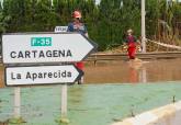 Aviso rojo lluvias en Cartagena. 2 octubre 2026. Intervenci�n de Bomberos junto Cruce de las Ca�as.