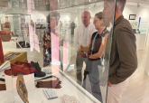Una exposici�n repasa la evoluci�n del calzado y prendas miitares de la empresa Segarra