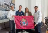 El pescador cartagenero Juan Carmona visita el Ayuntamiento