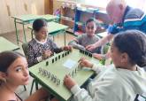 El programa ADE acerca el domin� a los alumnos del CEIP Stella Maris
