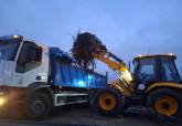 Labores de limpieza de Infraestructuras en la carretera de San Isidro a La Magdalena que atraviesa rambla. 18 octubre 2026.