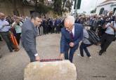 Jos� L�pez, descubriendo la placa conmemorativa