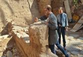 Visita de Ricardo Segado y Obdulia Gmez a las excavaciones de la Plaza de La Merced