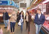 Visita de Obdulia G�mez al Mercado de Santa Florentina