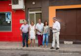 Visita a vivienda de propiedad municipal rehabilitadas en Los Dolores