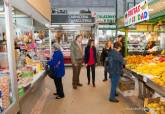 Visita de la vicelacaldesa, Ana Beln Castejn, y Francisco Aznar, al Mercado de Santa Florentina