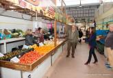 Visita de la vicelacaldesa, Ana Beln Castejn, y Francisco Aznar, al Mercado de Santa Florentina