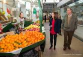 Visita de la vicelacaldesa, Ana Beln Castejn, y Francisco Aznar, al Mercado de Santa Florentina