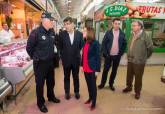 Visita de la vicelacaldesa, Ana Beln Castejn, y Francisco Aznar, al Mercado de Santa Florentina