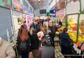 Visita de Ana Beln Castejn a la degustacin de platos preparados por alumnos de Hostelera en Mercado Santa Florentina